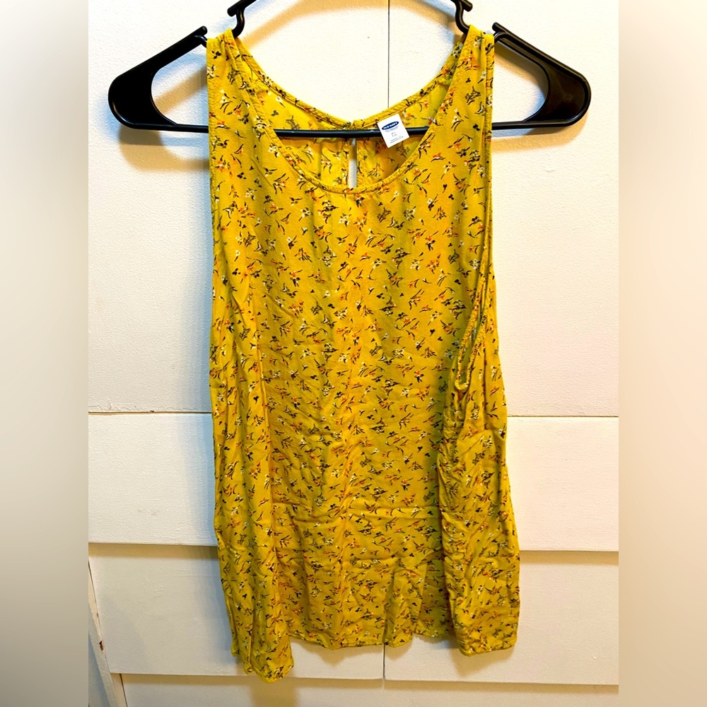 Old Navy Size XL Yellow Floral Sleeveless Blouse